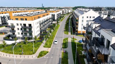 Şehir Mimarisi Avrupa insansız hava aracı eski şehir Opole Polonya 'nın üzerinden geçiyor 