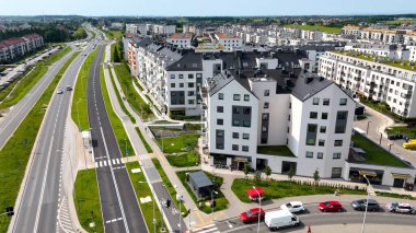 Şehir Mimarisi Avrupa insansız hava aracı eski şehir Opole Polonya 'nın üzerinden geçiyor 