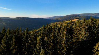 Kuzey Carolina 'daki Appalachian Dağları' nda güzel bir sabah manzarası. Sonbaharda Büyük Dumanlı Dağlar. Drone görünümü.