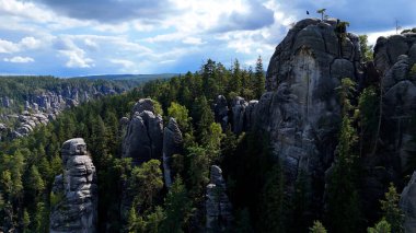 Benzersiz kayalar dağ Adrspasske skaly Ulusal Park Adrszpach, Çek Cumhuriyeti