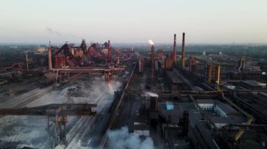 Metalurjik fabrika, fabrika, endüstriyel işletme ve insansız hava aracı.