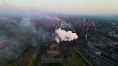 Metalurjik fabrika, fabrika, endüstriyel işletme ve insansız hava aracı.