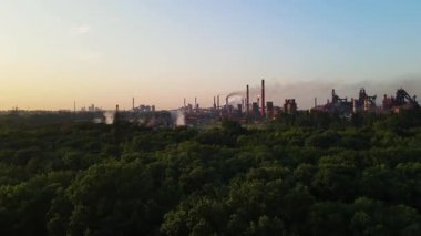 Metalurjik fabrika, fabrika, endüstriyel işletme ve insansız hava aracı.