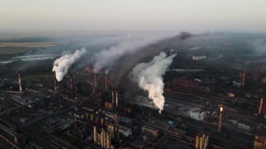 Metalurjik fabrika, fabrika, endüstriyel işletme ve insansız hava aracı.