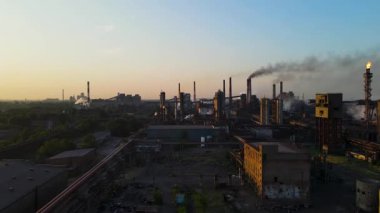 Metalurjik fabrika, fabrika, endüstriyel işletme ve insansız hava aracı.