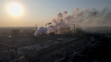 Metalurjik fabrika, fabrika, endüstriyel işletme ve insansız hava aracı.