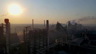 Metalurjik fabrika, fabrika, endüstriyel işletme ve insansız hava aracı.