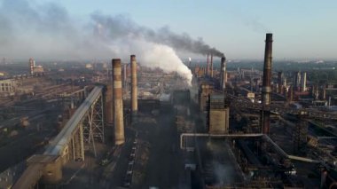 Metalurjik fabrika, fabrika, endüstriyel işletme ve insansız hava aracı.