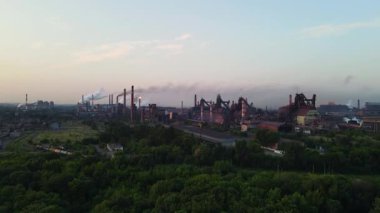 Metalurjik fabrika, fabrika, endüstriyel işletme ve insansız hava aracı.