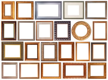 Beyaz arka planda izole edilmiş resim çerçeveleri oyulmuş altın.