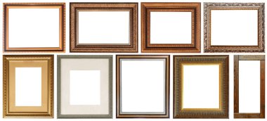 Beyaz arka planda izole edilmiş resim çerçeveleri oyulmuş altın.