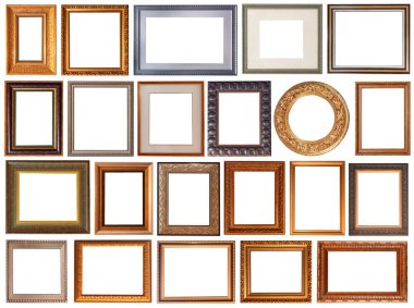 Beyaz arka planda izole edilmiş resim çerçeveleri oyulmuş altın.