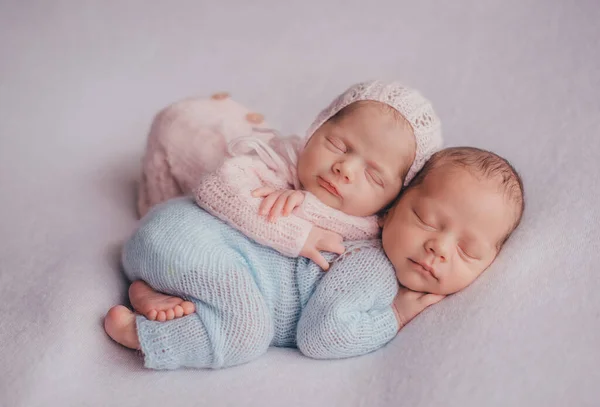 Twins Newborn Brother Sister Newborn Girl Boy Sleep Sweetly Smile — Stock Photo, Image