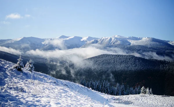 Berge Sind Jeder Jahreszeit Ein Toller Trekking Urlaub Stockbild