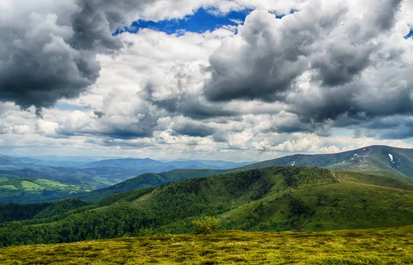 Las Montañas Son Unas Grandes Vacaciones Trekking Cualquier Época Del — Foto de Stock