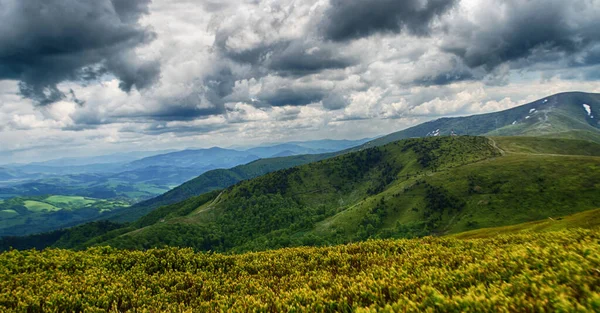 Las Montañas Son Unas Grandes Vacaciones Trekking Cualquier Época Del — Foto de Stock