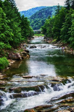 Dağlar yılın her zamanında harika bir yürüyüş tatilidir.