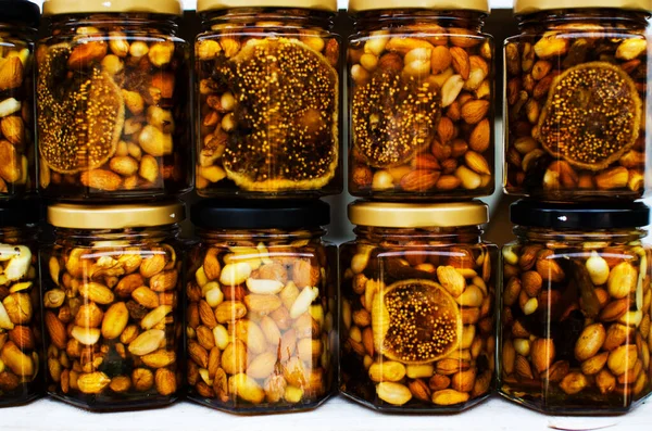 Burk Honung Och Nötter För Hälsosam Kost Och Näringsrika Vitaminer — Stockfoto