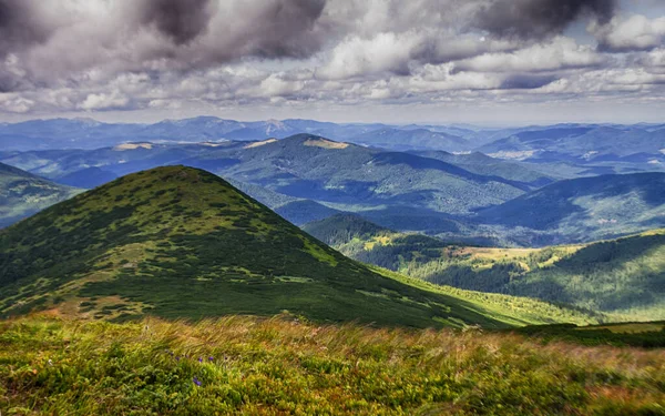 Las Montañas Son Unas Grandes Vacaciones Trekking Cualquier Época Del — Foto de Stock