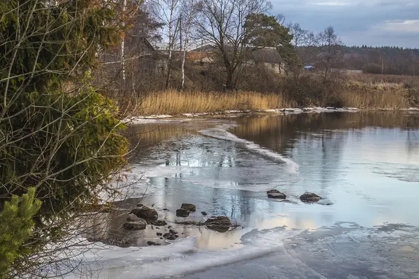 Sonbahar yatay, küçük nehir