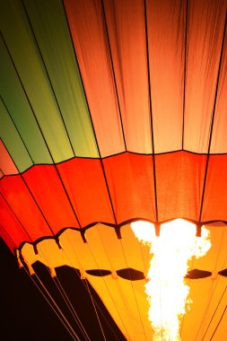 Akşam gökyüzü hava balonu