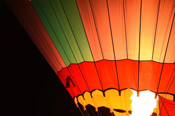 Balão de ar no céu da noite — Fotografia de Stock