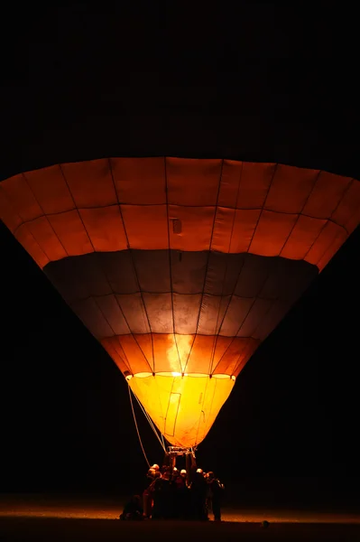 Ballon d'air dans le ciel du soir — Photo