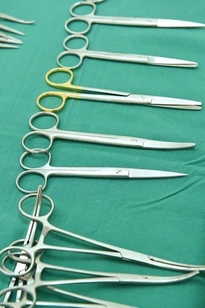 Detalhe tiro de instrumentos de cirurgia esterilizados — Fotografia de Stock