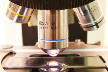 mikroskop kan Laboratuvarı görüntüsünü kapatmak