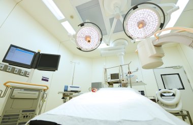 Modern ameliyathanede ekipman ve tıbbi cihazlar