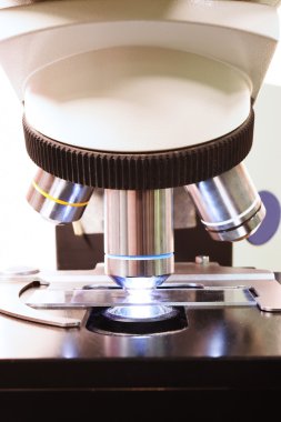 mikroskop kan Laboratuvarı görüntüsünü kapatmak