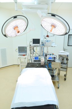 Modern ameliyathanede ekipman ve tıbbi cihazlar