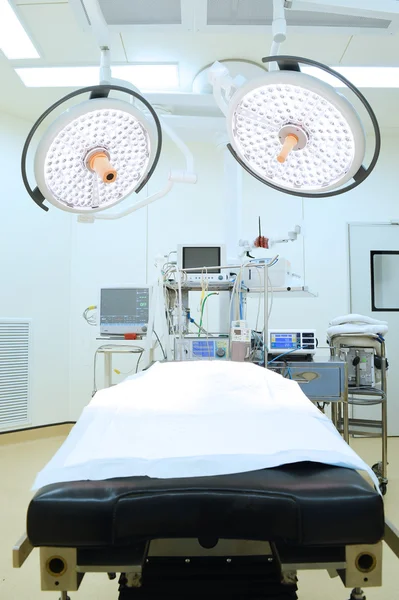 Two veterinarian surgeons in operating room — Stock Photo, Image