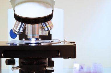 mikroskop kan Laboratuvarı görüntüsünü kapatmak
