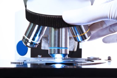 mikroskop kan Laboratuvarı görüntüsünü kapatmak