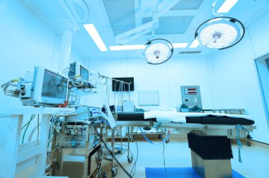 Modern ameliyathanede ekipman ve tıbbi cihazlar