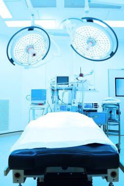 Modern ameliyathanede ekipman ve tıbbi cihazlar