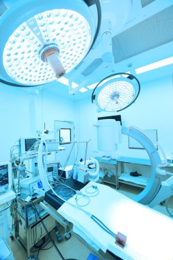 Modern ameliyathanede ekipman ve tıbbi cihazlar