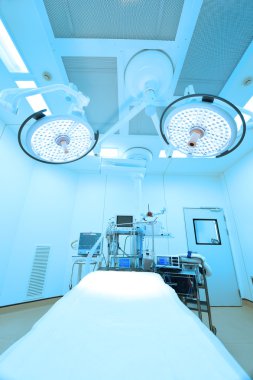 Modern ameliyathanede ekipman ve tıbbi cihazlar