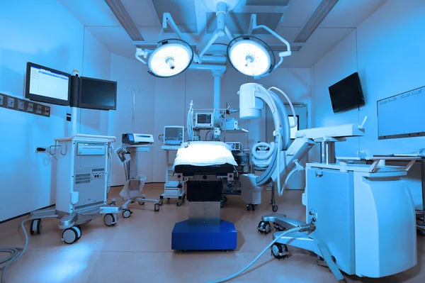 Equipment and medical devices in modern operating room — Stock Photo, Image