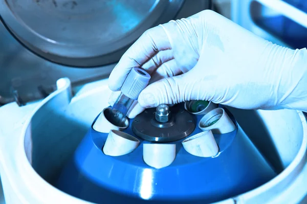 Blood testing in laboratory — Stock Photo, Image