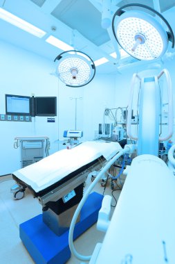 Modern ameliyathanede ekipman ve tıbbi cihazlar