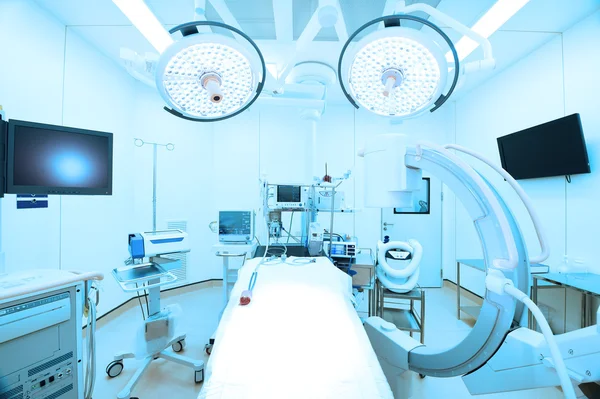 Modern ameliyathanede ekipman ve tıbbi cihazlar