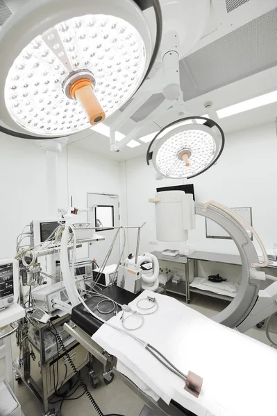 Equipment and medical devices in modern operating room — Stock Photo, Image