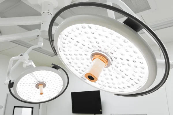 Two surgical lamps in operation room — Stock Photo, Image