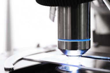 mikroskop kan Laboratuvarı görüntüsünü kapatmak