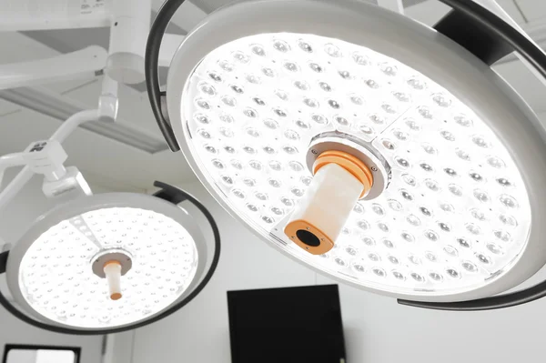 Two surgical lamps in operation room — Stock Photo, Image