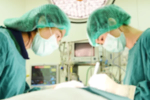 手術室の 2 つの獣医外科医のぼかし — ストック写真