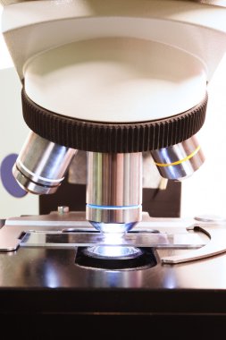 mikroskop kan Laboratuvarı görüntüsünü kapatmak 