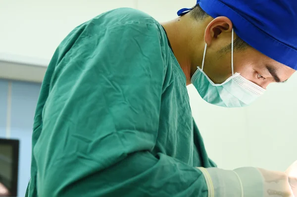 Cirurgia veterinária na sala de operação — Fotografia de Stock